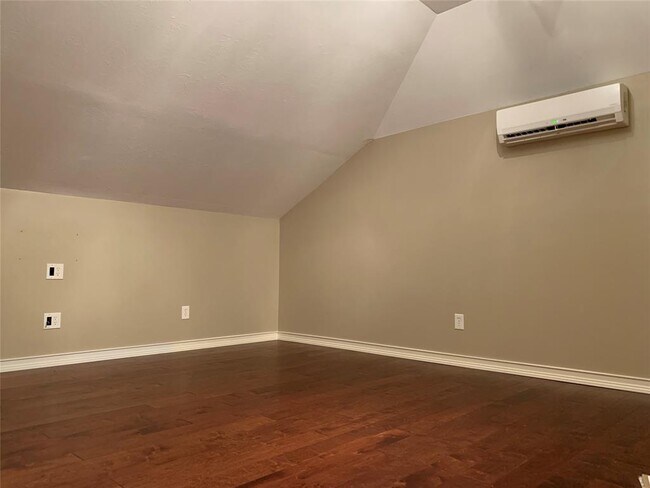 Building Photo - 3023 Aspen Ln