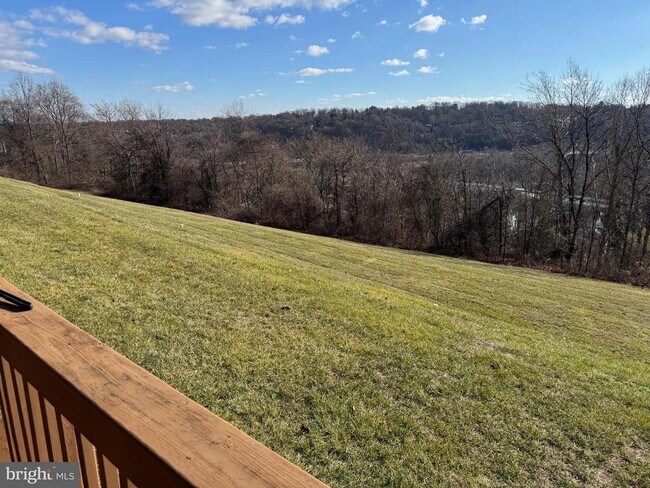 Building Photo - 327 Overlook Ln