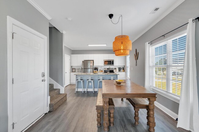 Building Photo - Updated coastal townhome- fully furnished!