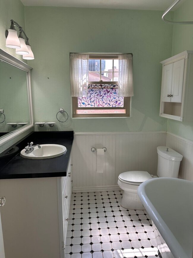 Building Photo - *** COMING SOON***3 Bedroom 1 1/4 Bath Hom...