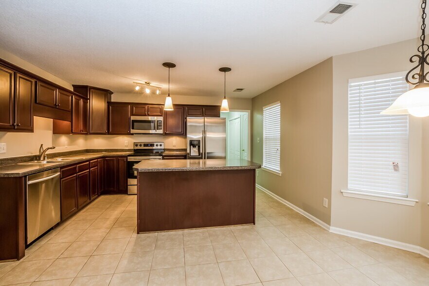 Building Photo - 11625 Leewood Dr