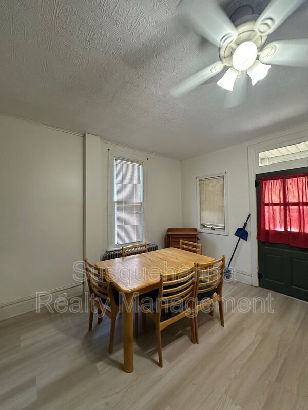 Building Photo - 2803 Canby St