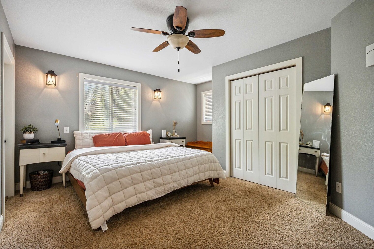 Building Photo - 3213 Hemlock Ct