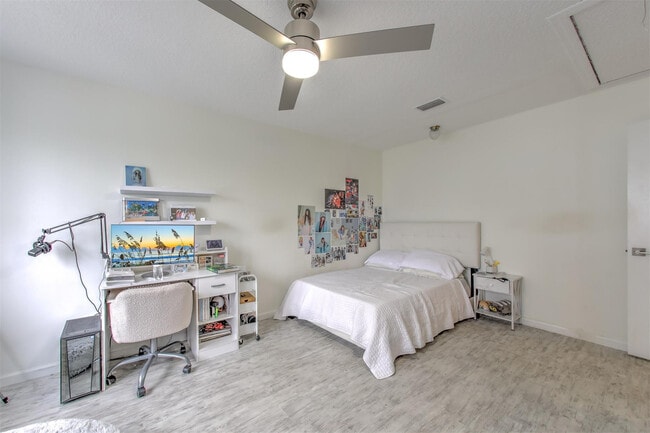 Building Photo - 4949 N Hwy A1A