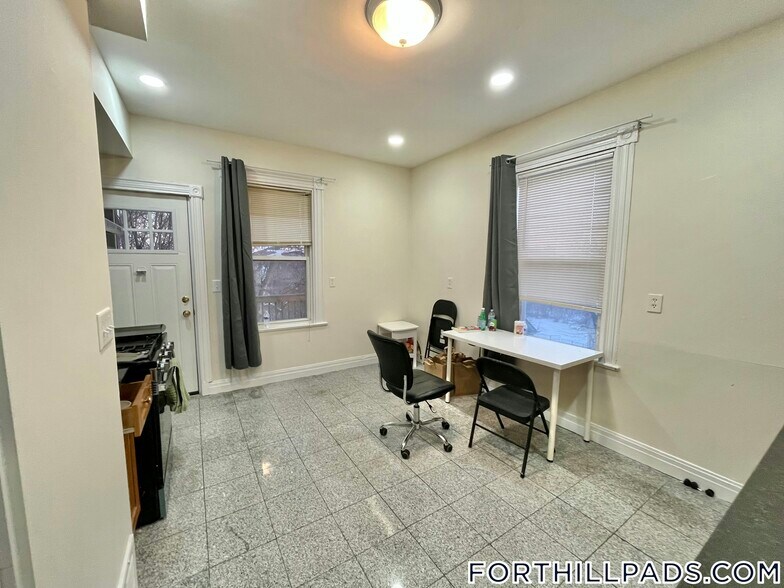 Building Photo - 190 Highland St