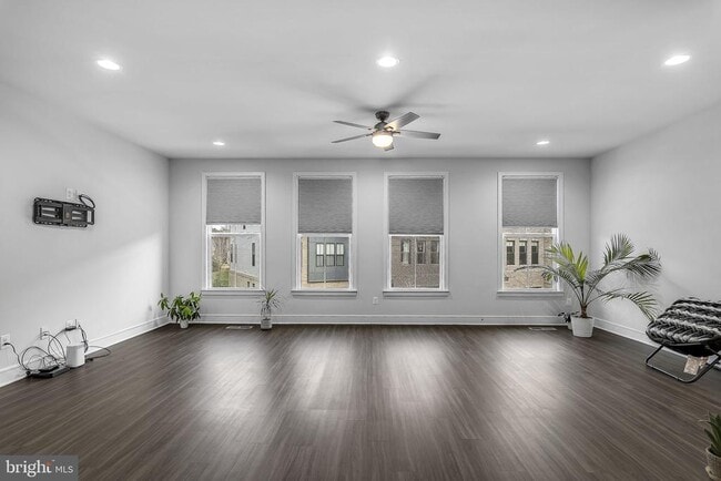 Building Photo - 23035 Sullivans Cove Sq