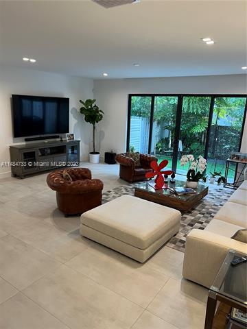 Building Photo - 6820 SW 80th St