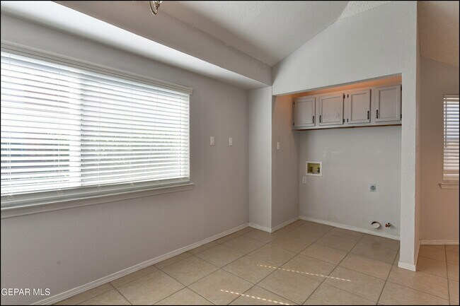 Building Photo - 609 Bristol Dr