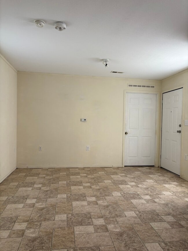 Building Photo - 17025 Wellborn Rd