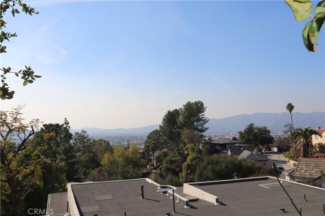 Building Photo - 703 Luton Dr