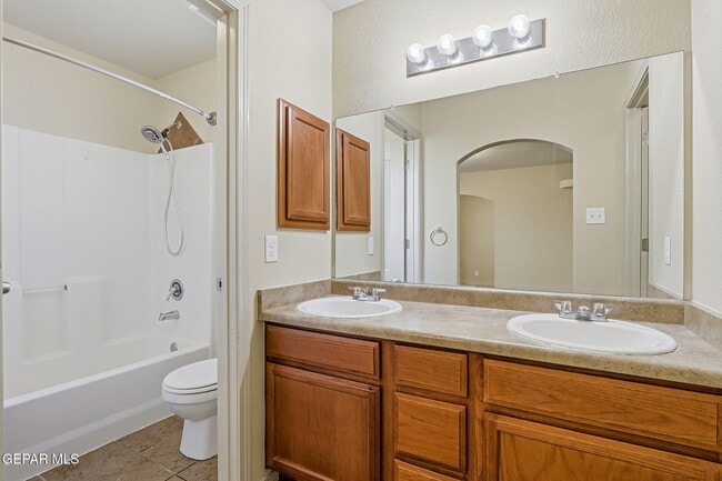 Building Photo - 2328 Honey Dew St