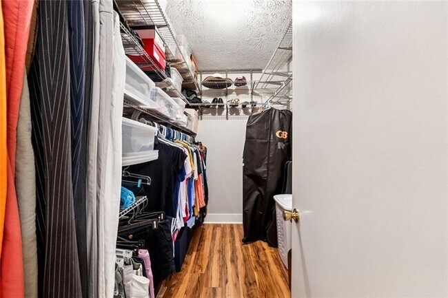 Building Photo - 6808 Glenridge Dr