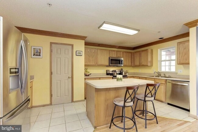 Building Photo - Spacious Townhome with Modern Amenities and Relaxing Outdoor Space near Fort Meade