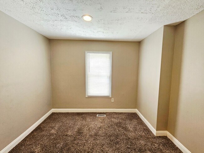 Building Photo - Available Now! 3 Bedroom Home with Central Air