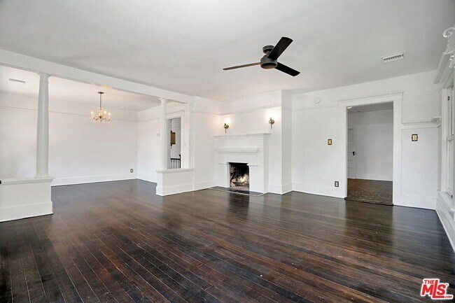 Building Photo - 362 N Ave 57