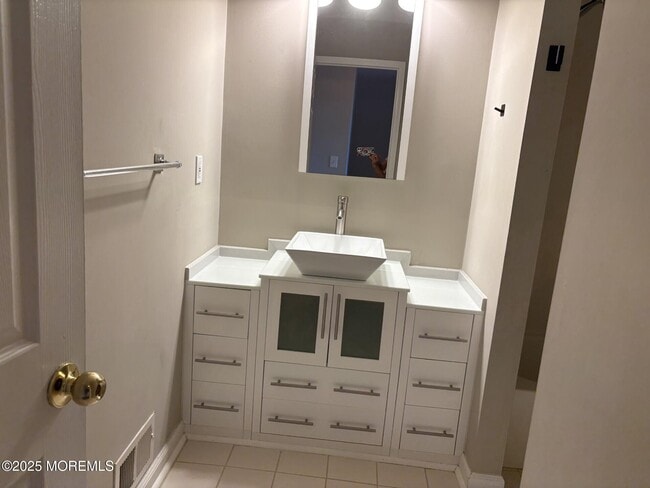Building Photo - 10 Windward Drive