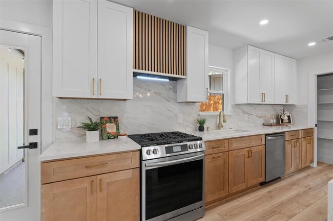 Building Photo - 5604 Overbrook Dr