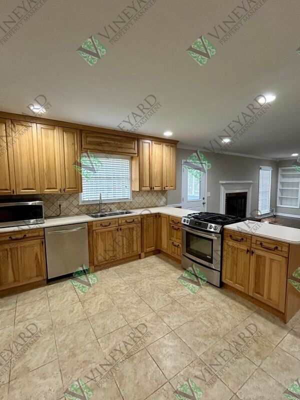 Building Photo - 1534 Collier Dr SE