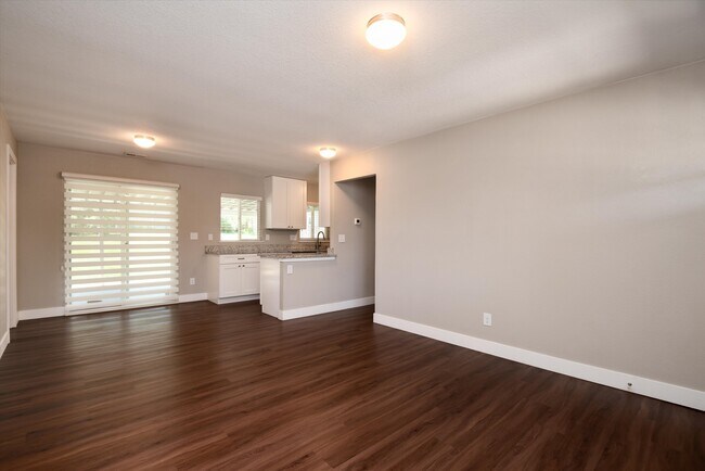 Building Photo - 5290 Highline Pl