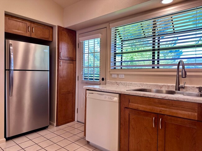 Building Photo - 11456 N Fairway Dr