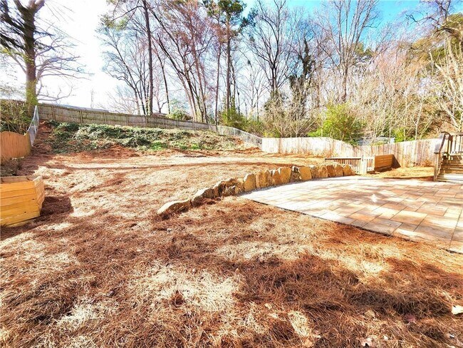 Building Photo - 1112 Shepherds Ln NE