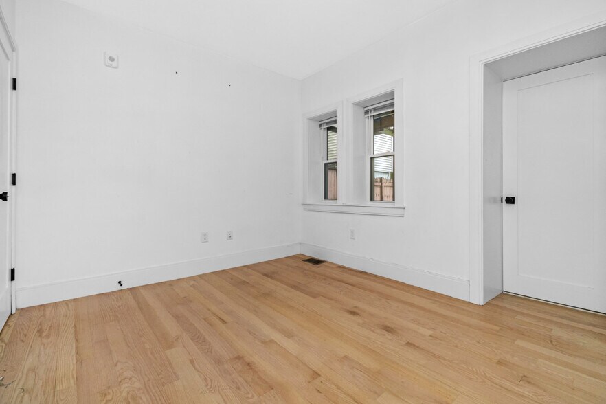 Building Photo - 86 Chelsea St