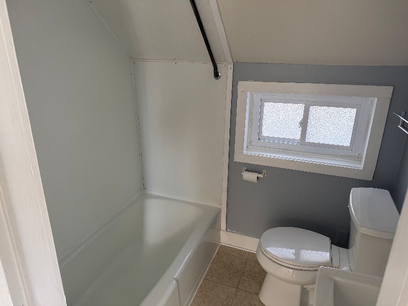 Building Photo - 302 Maine St