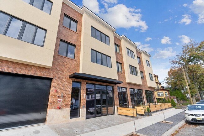 Building Photo - 527 Union Ave