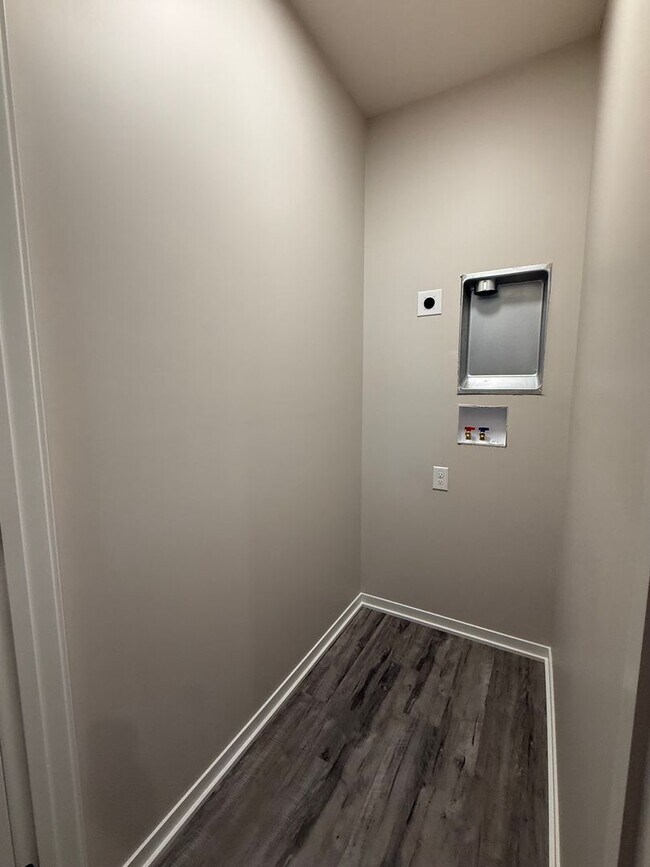 Building Photo - 7013 Claystone Dr