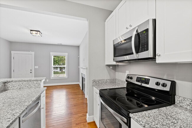 Building Photo - Charming Cape Cod in Tuscaloosa Lakewood!