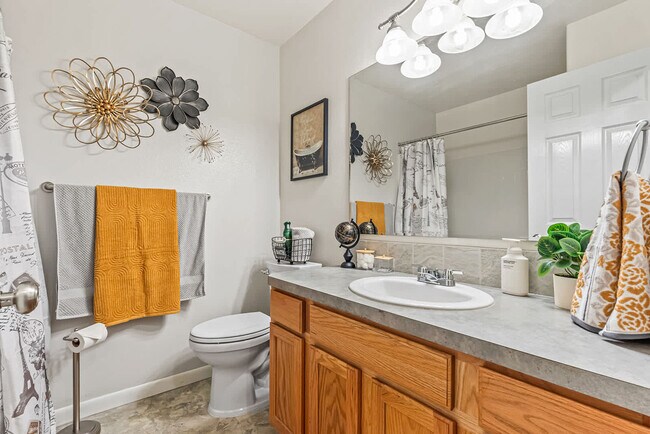 Building Photo - 727 W Clark Ave