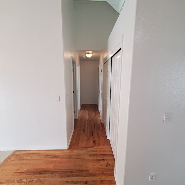 Building Photo - Charming West Boise Home with Spacious Yard and Modern. Prime Location!