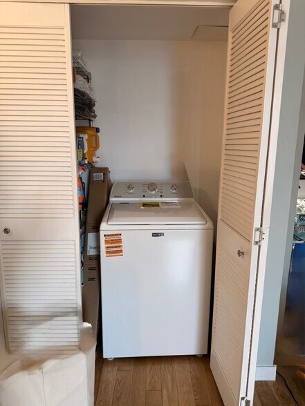 Washer in closet - 2640 Lincoln Blvd