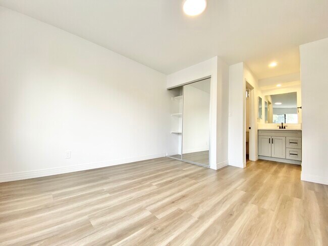 Building Photo - 1240 Bronson Ave