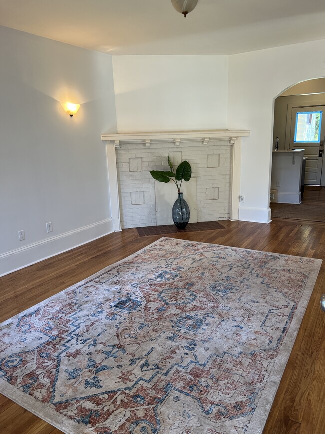 Living room - 1020 Byron Dr SW