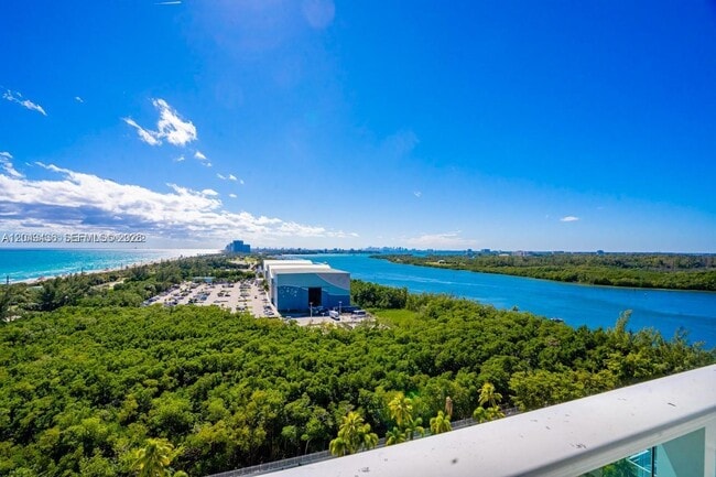 Building Photo - 100 Bayview Dr