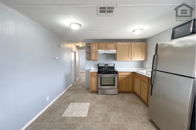 Building Photo - 13522 W Maryland Ave