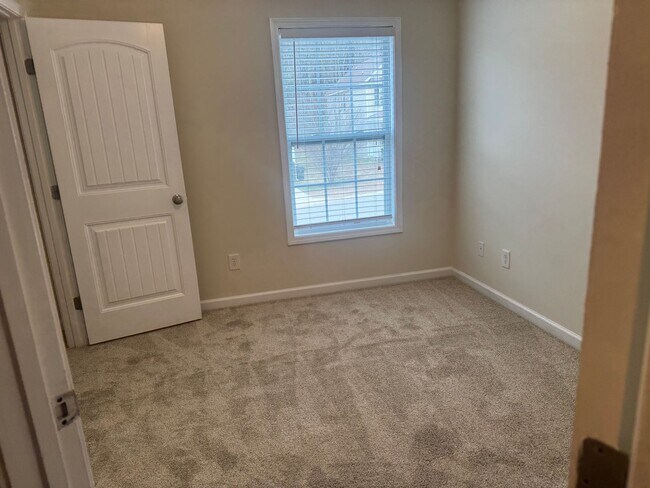 Building Photo - Charming 4br/2.5ba in SE Raleigh, Avail Now!