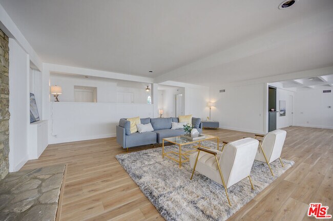 Building Photo - 926 N Alpine Dr