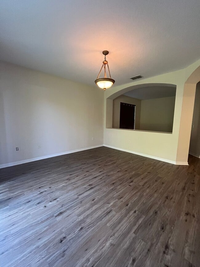 Building Photo - Stunning 2 story home features 4 bedrooms,...