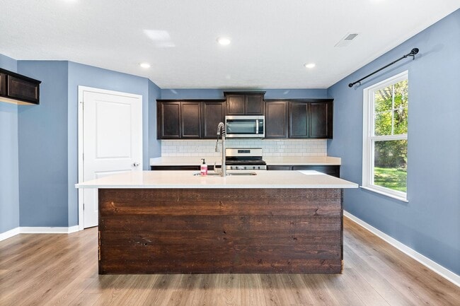 Building Photo - Now Leasing! Comfortable Family Home on Ke...