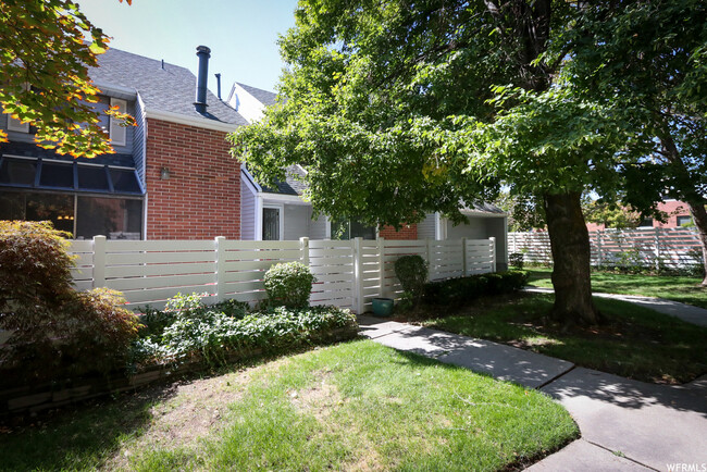 Primary Photo - 6980 S Essex Court Cir