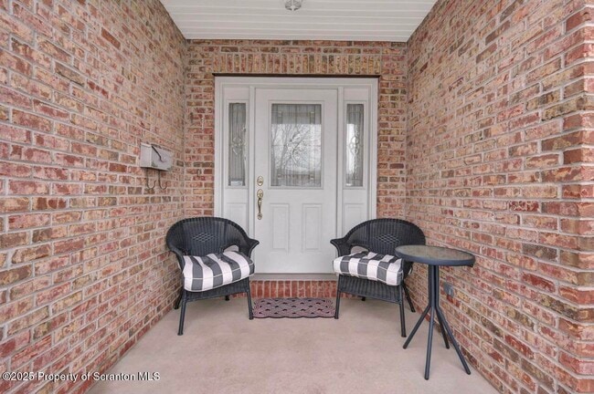 Building Photo - 11 Gilroy St