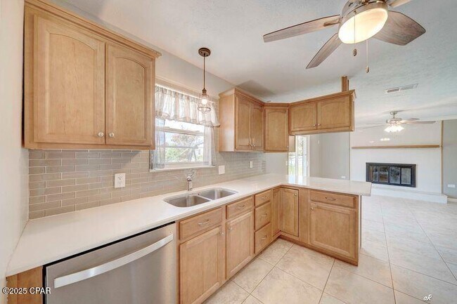 Building Photo - 7088 Hugh Dr