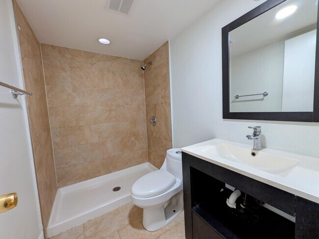 Building Photo - 3119 Oakland Shores Dr