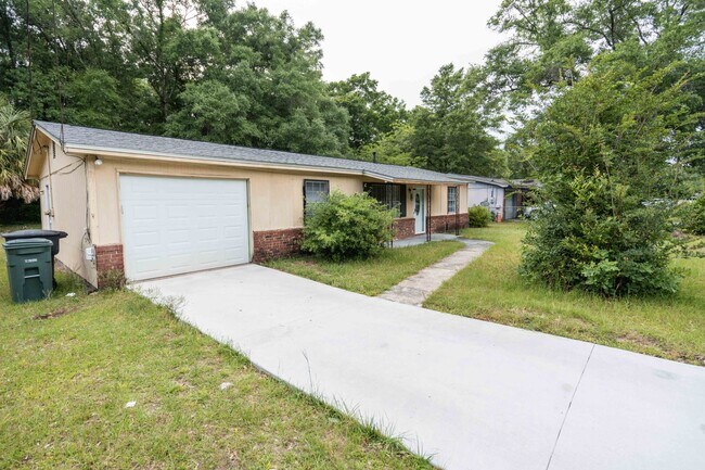 Building Photo - Cute 3 bed 2 bath on the SE side of Tallahassee