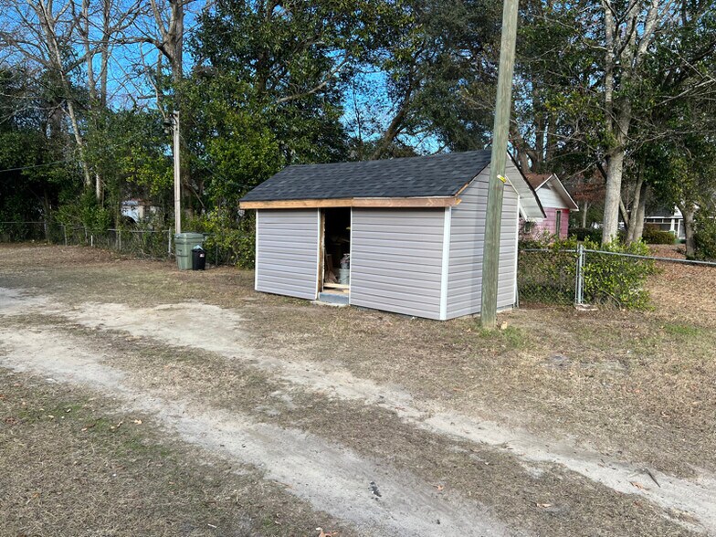 Building Photo - 115 Gates St