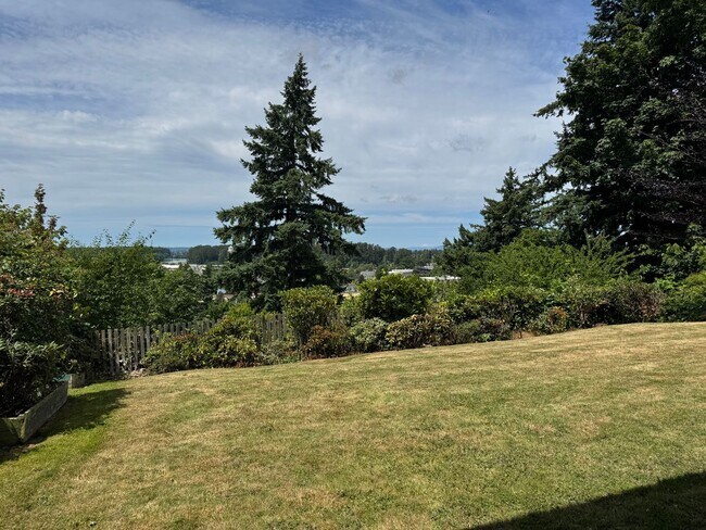 Building Photo - 3 bed/2 Bath, Spacious Home in Mount Verno...