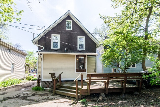 Building Photo - 812 Sybil St