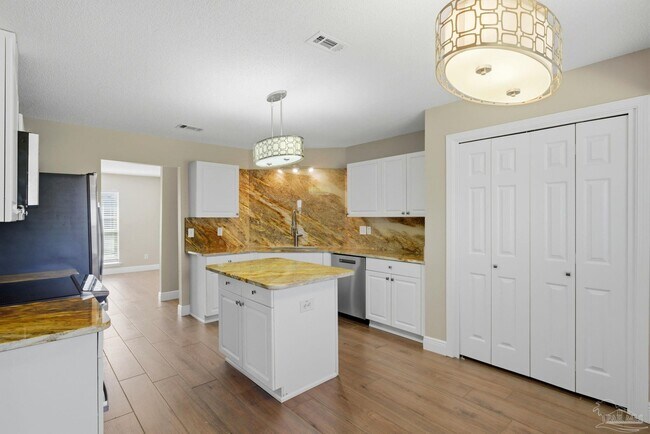 Building Photo - 520 Batten Blvd